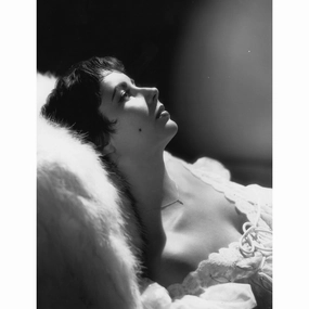 "Taylor Reclines" from Getty Imagesnordic style wall decor