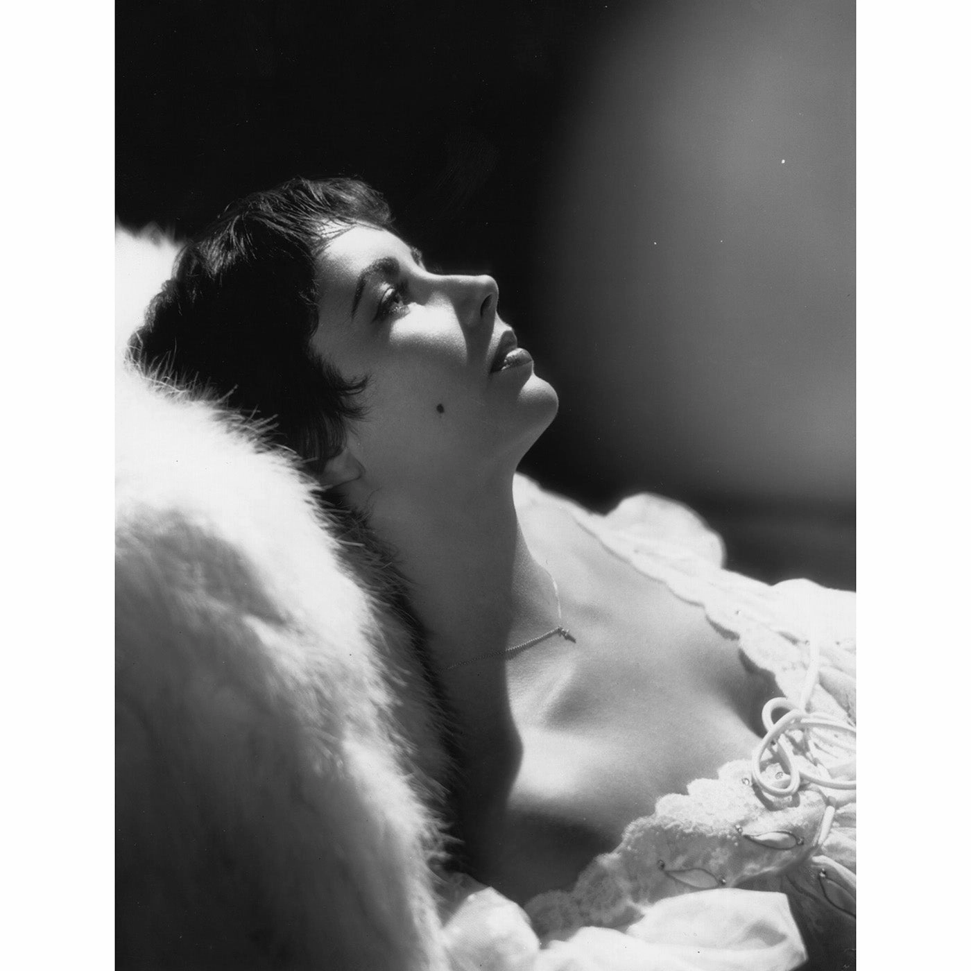 "Taylor Reclines" from Getty Imagesnordic style wall decor