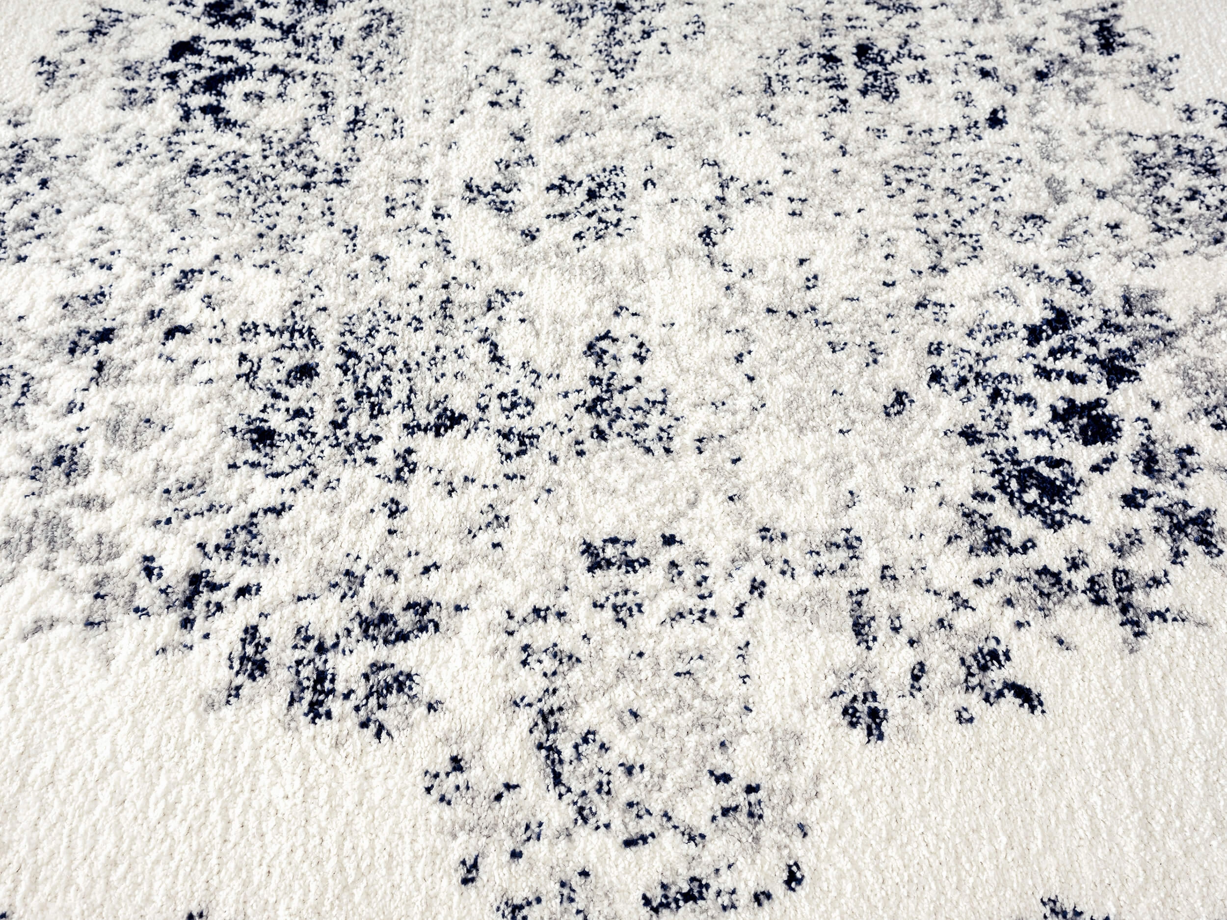 Ansa Navy Blue and Ivory Traditional Medallion Rug *NO RETURNS UNLESS FAULTY