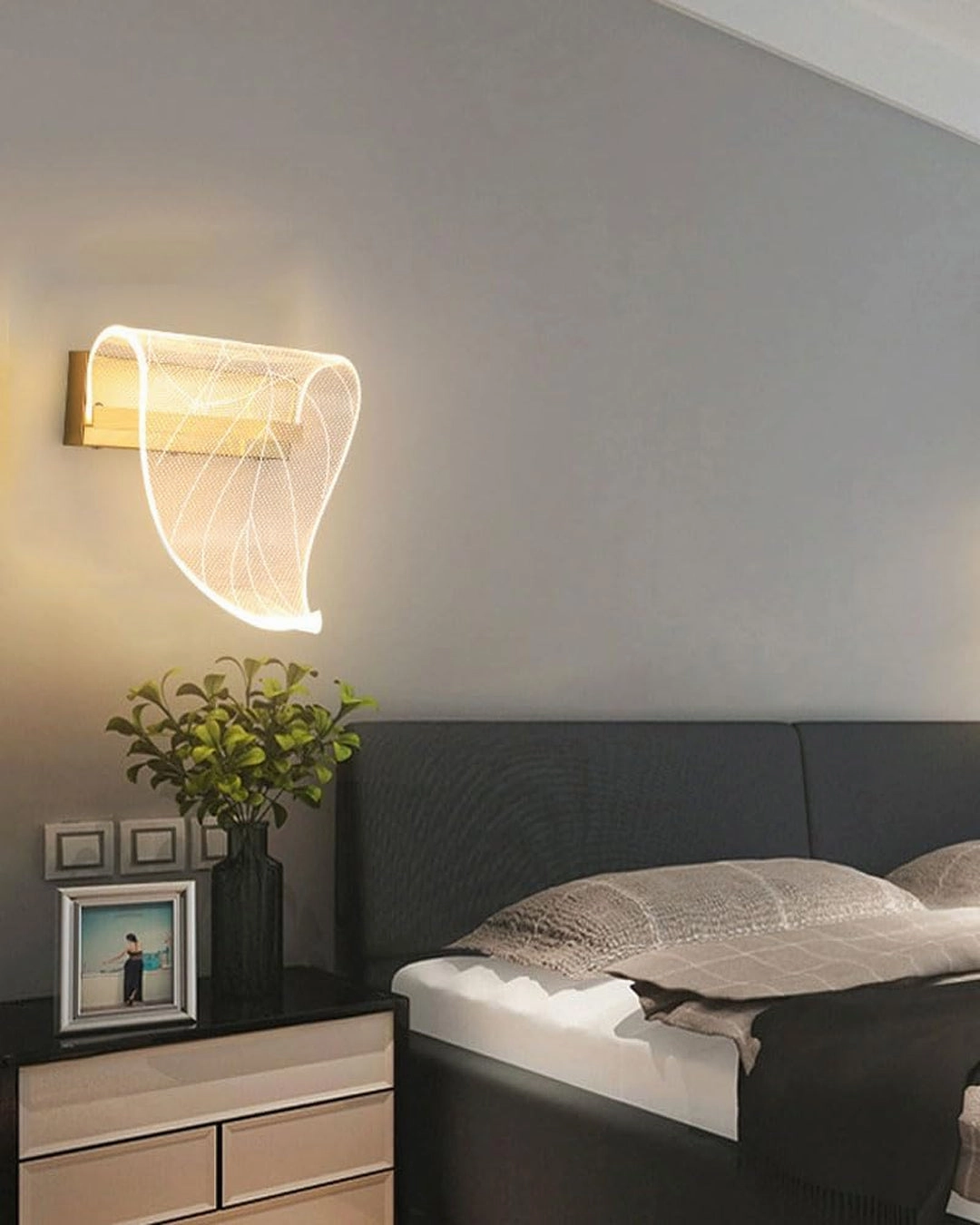Artistic Luxe Wave Wall Light