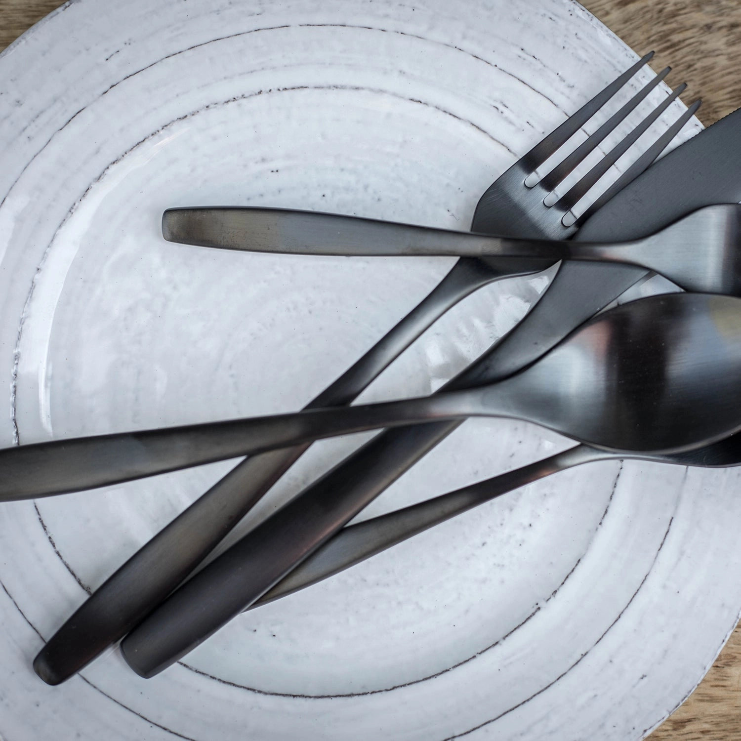 Averie Black Satin 20 Piece Flatware Seteco-friendly bamboo fiber tableware set 