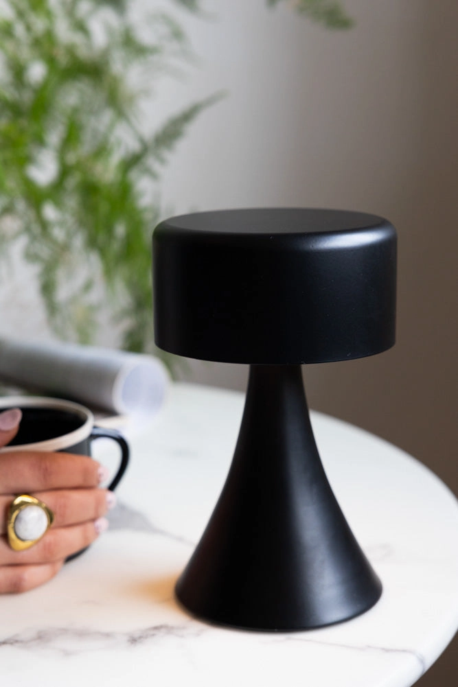 Battery-Powered Cordless Table Lamp In Black