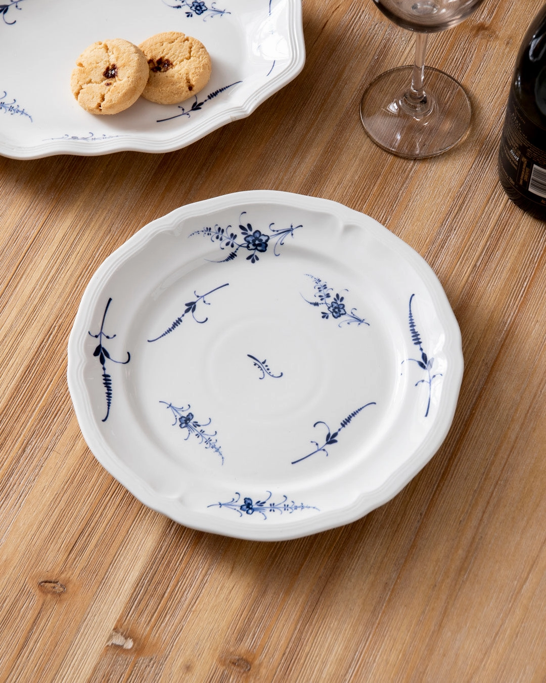 Blue Floral Scroll Quarter Platemodern kitchen decor ,kitchen dinner set ,dinnerware 