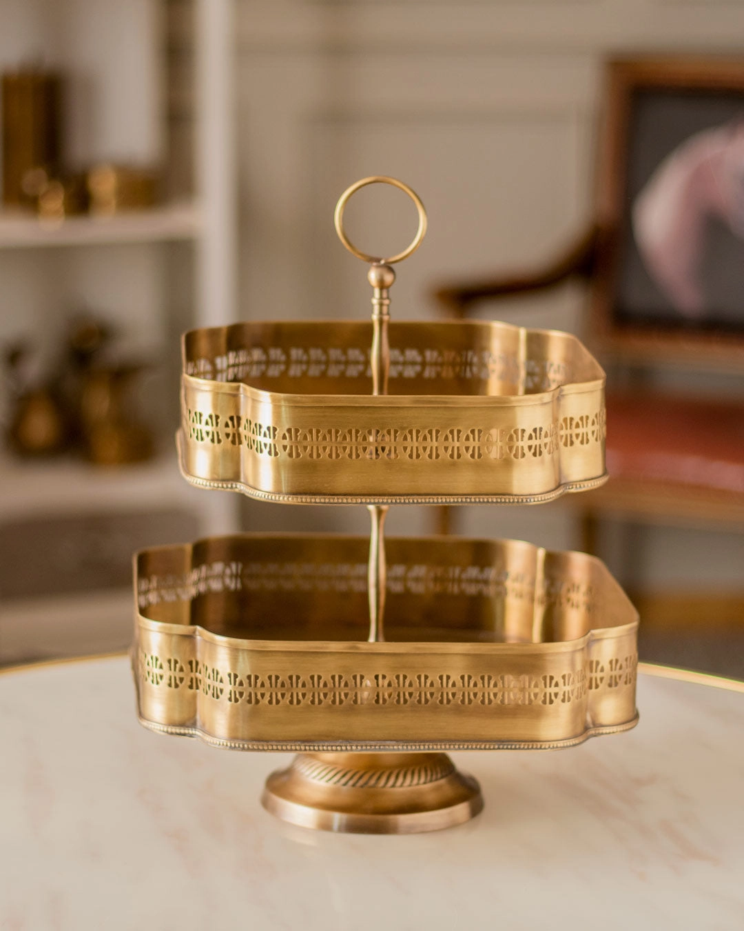 Byzantine 2-Tier Serving Stand