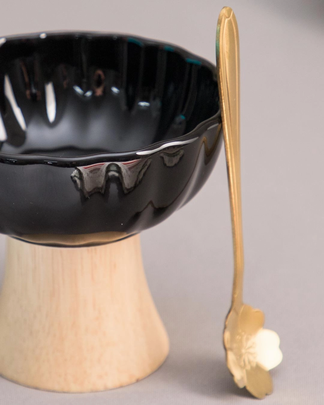 Ceramic   Wood Dessert Bowl - Black