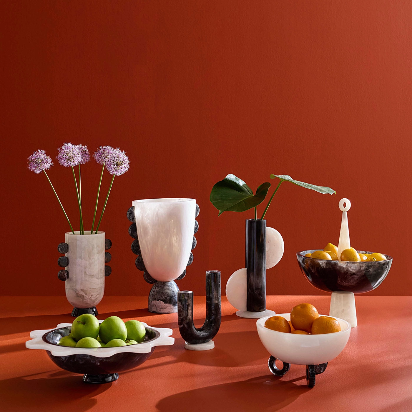 Como Black & White Disc Urn