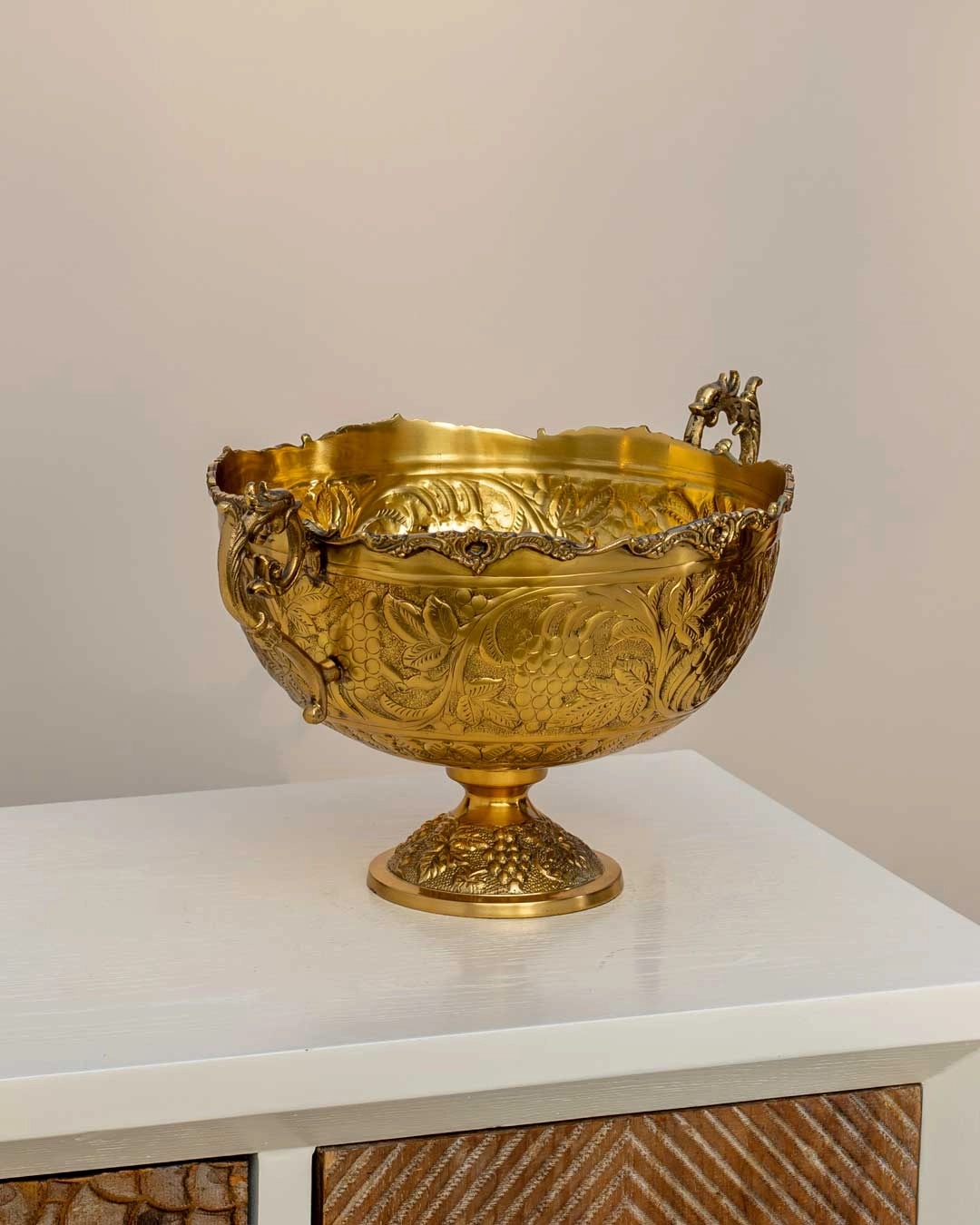 Embossed Round Deep Bowl with Handle - 10"