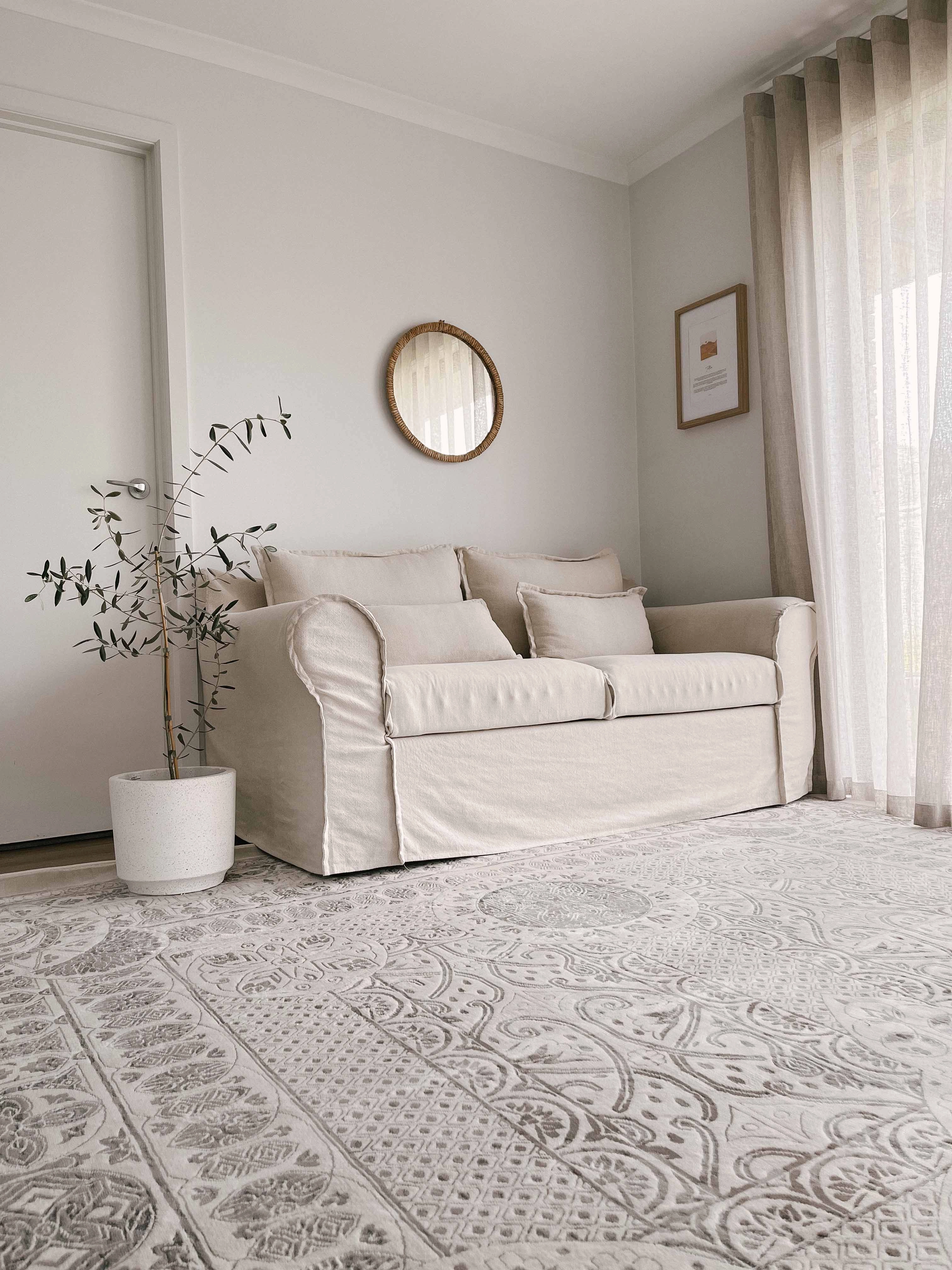 Esmeray Ivory And Grey Traditional Distressed Rug *NO RETURNS UNLESS FAULTY