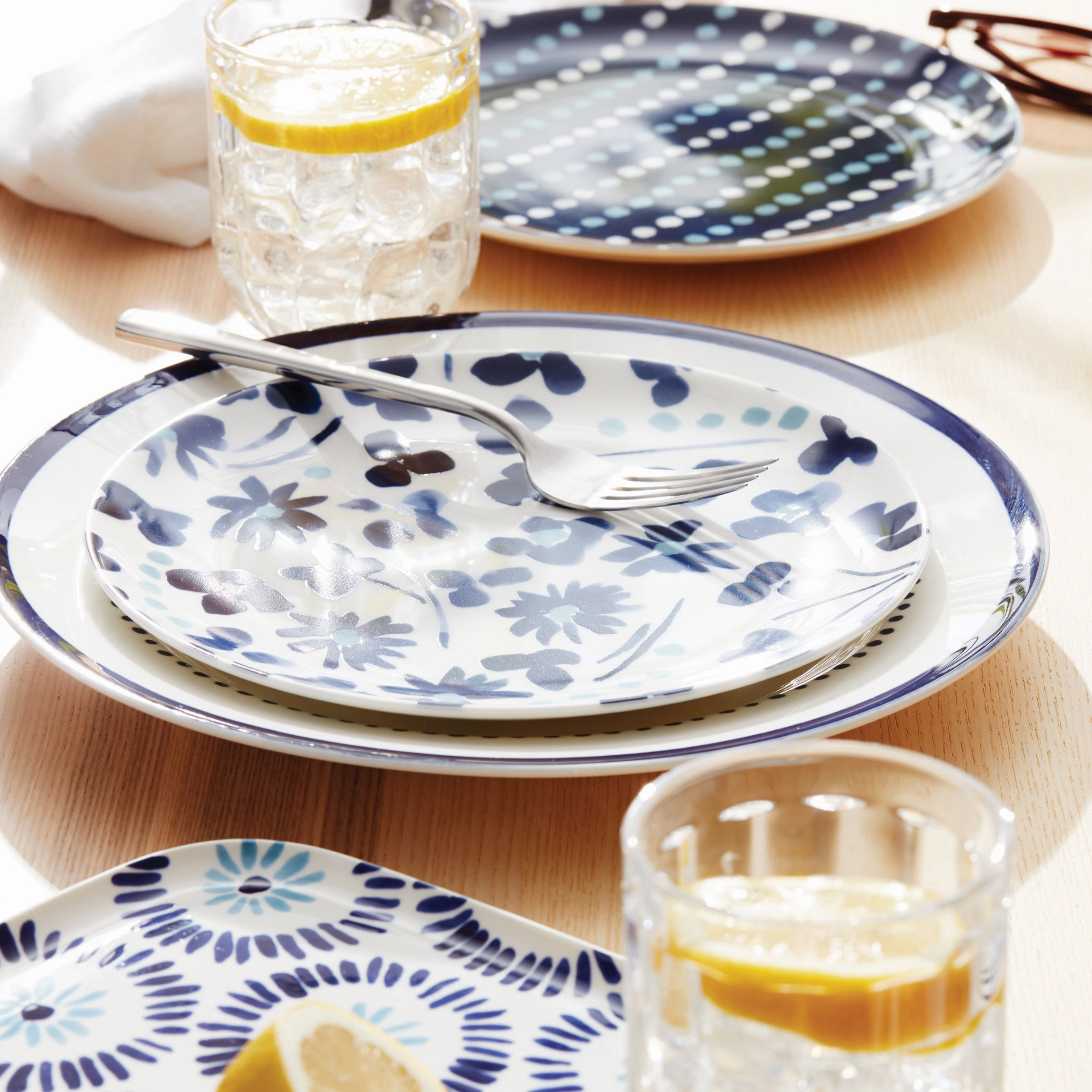 Floral Way Accent Plates - Set of 4