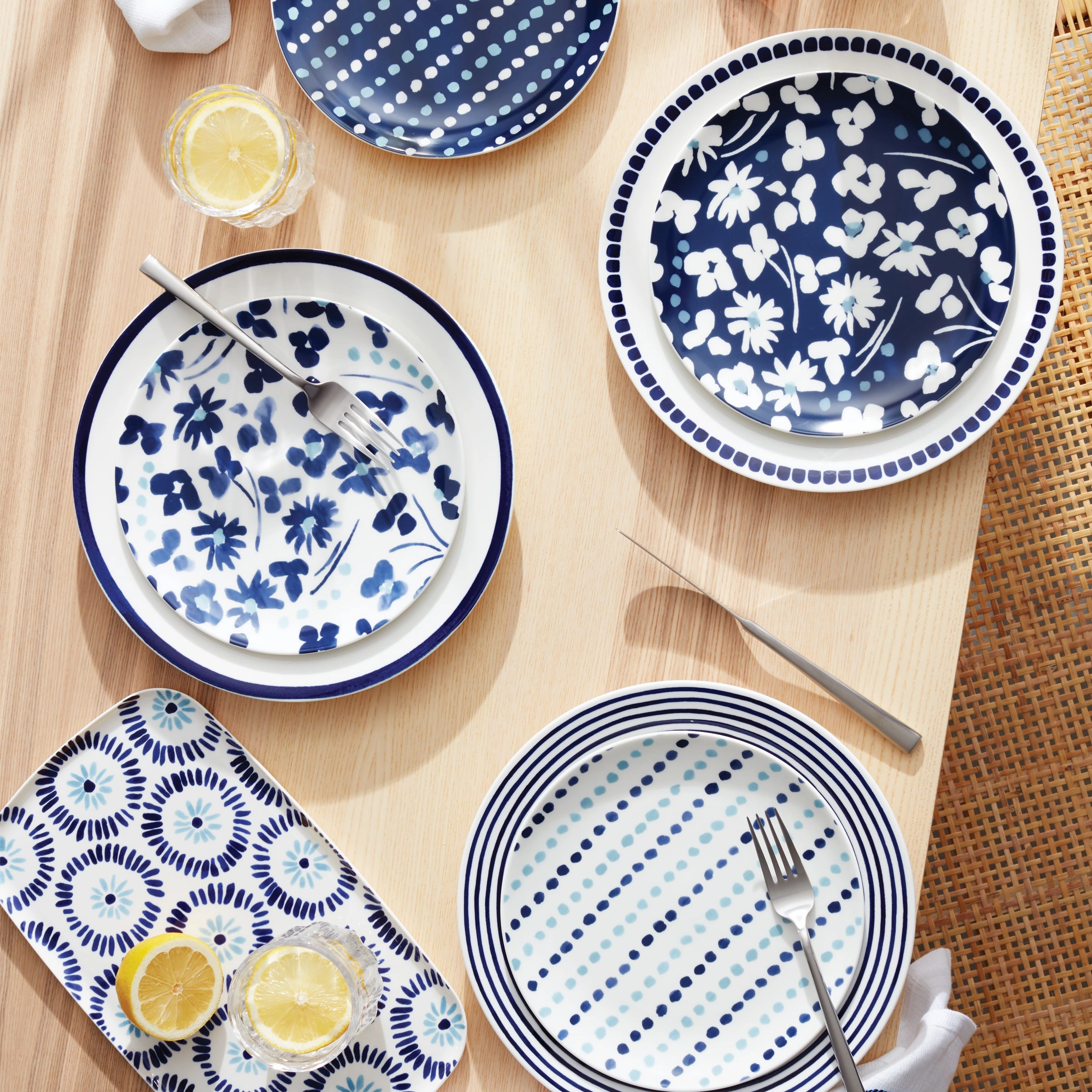 Floral Way Accent Plates - Set of 4