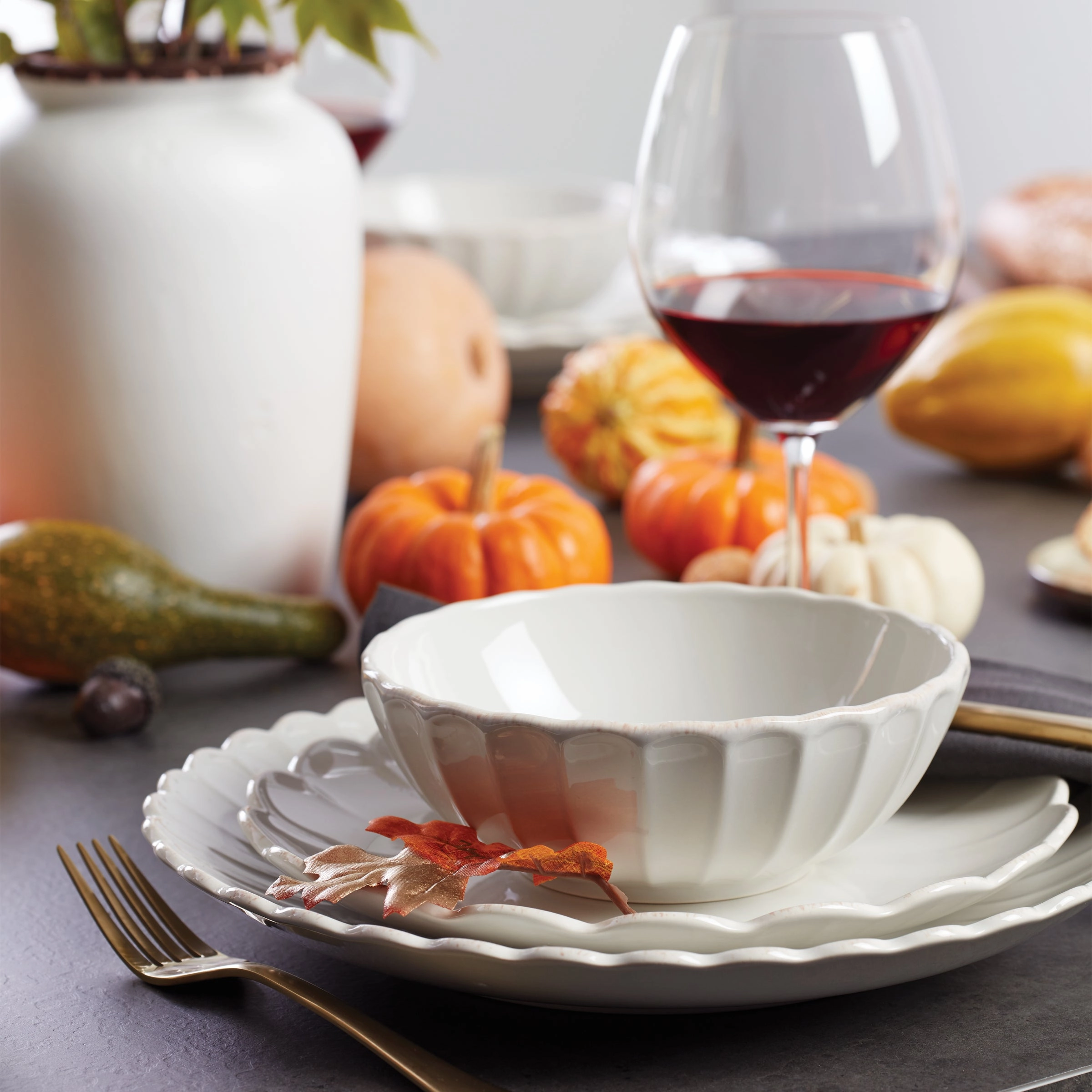 French Perle Scallop 4-Piece Place Setting