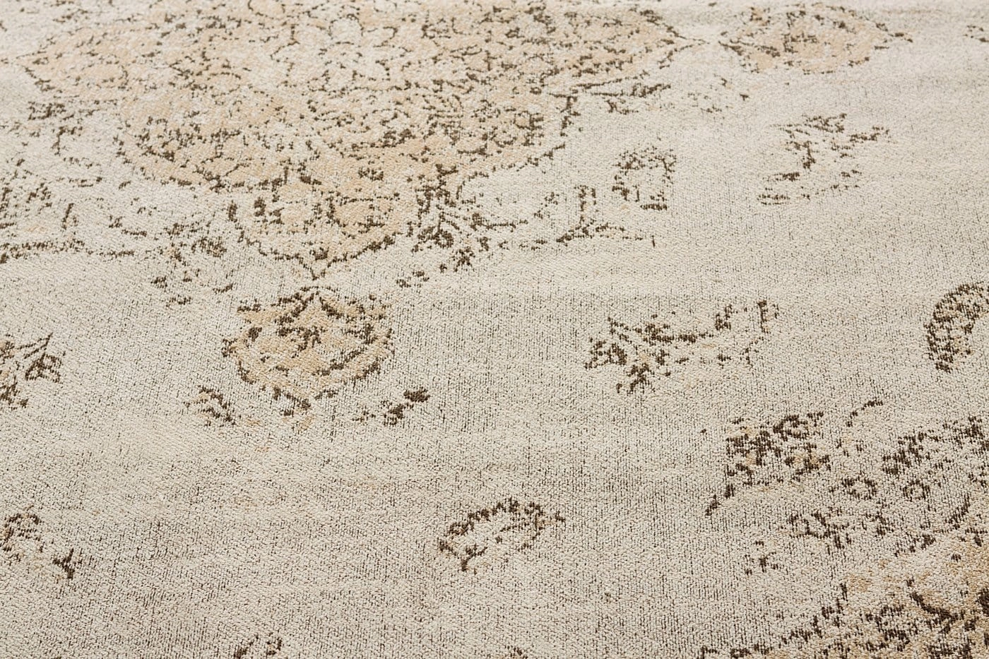 Helena White and Peach Turkish Style Distressed Rug *NO RETURNS UNLESS FAULTY