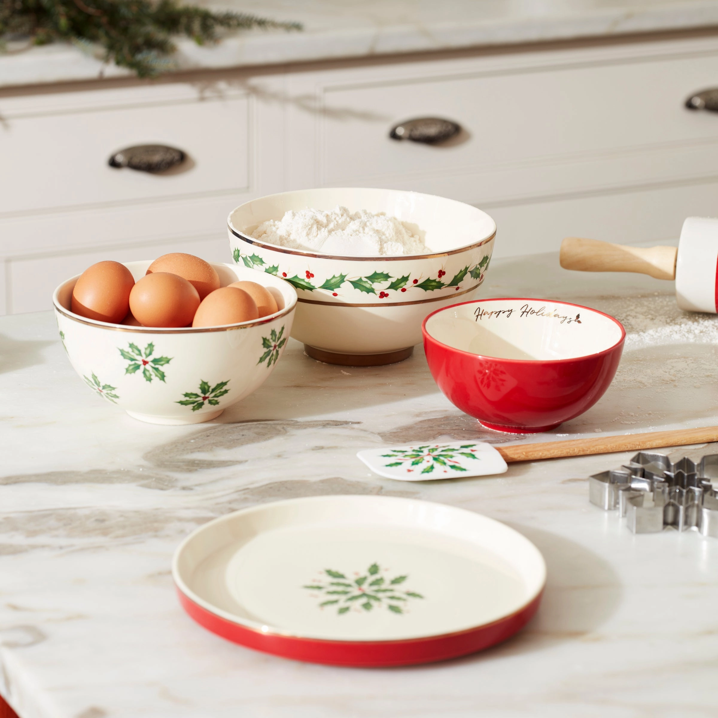 Holiday 8-Piece Nesting Dinnerware Set