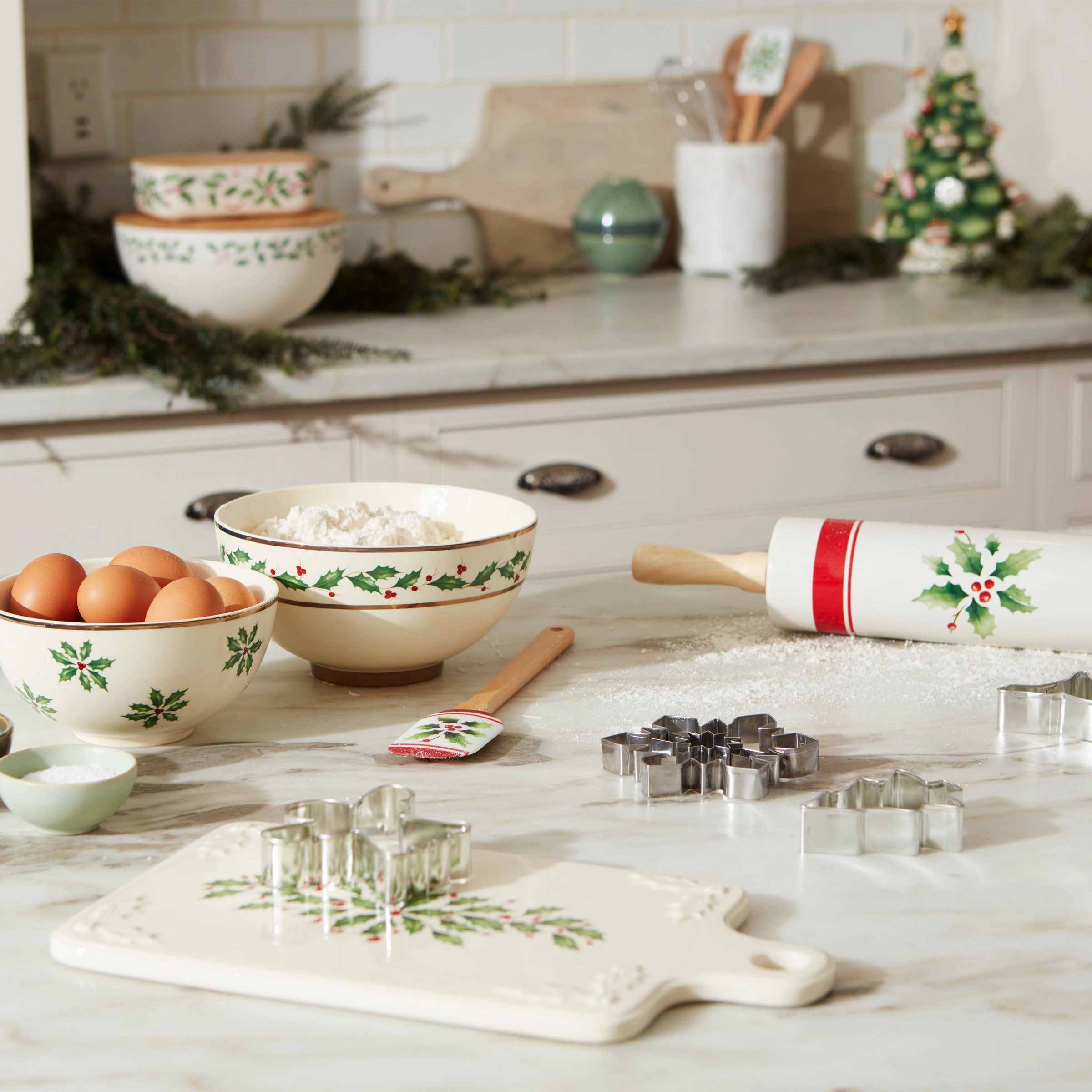 Holiday 8-Piece Nesting Dinnerware Set