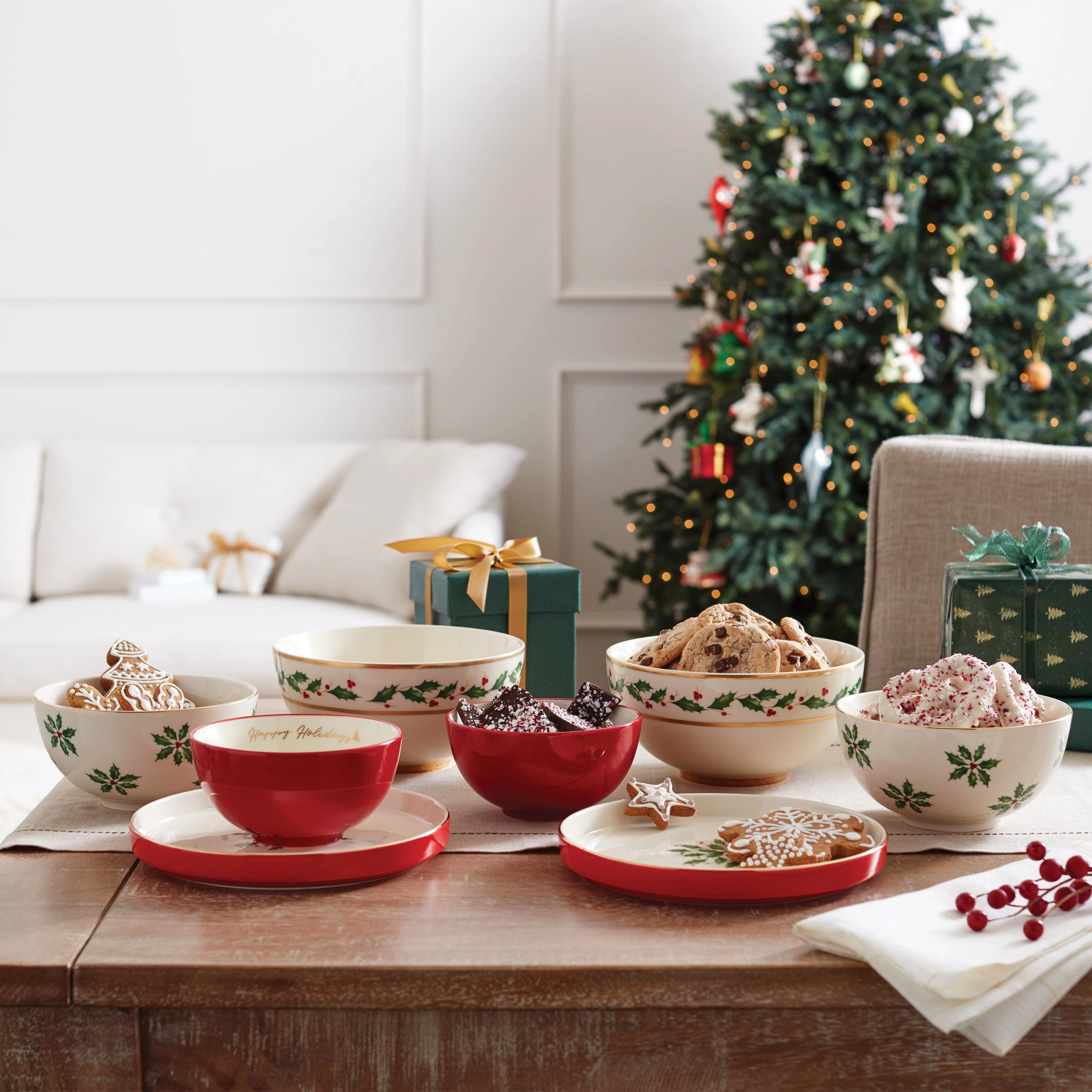 Holiday 8-Piece Nesting Dinnerware Set