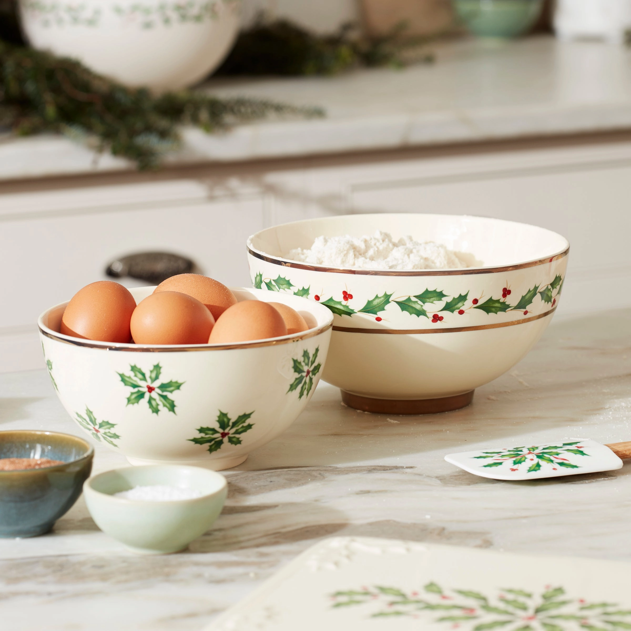 Holiday 8-Piece Nesting Dinnerware Set
