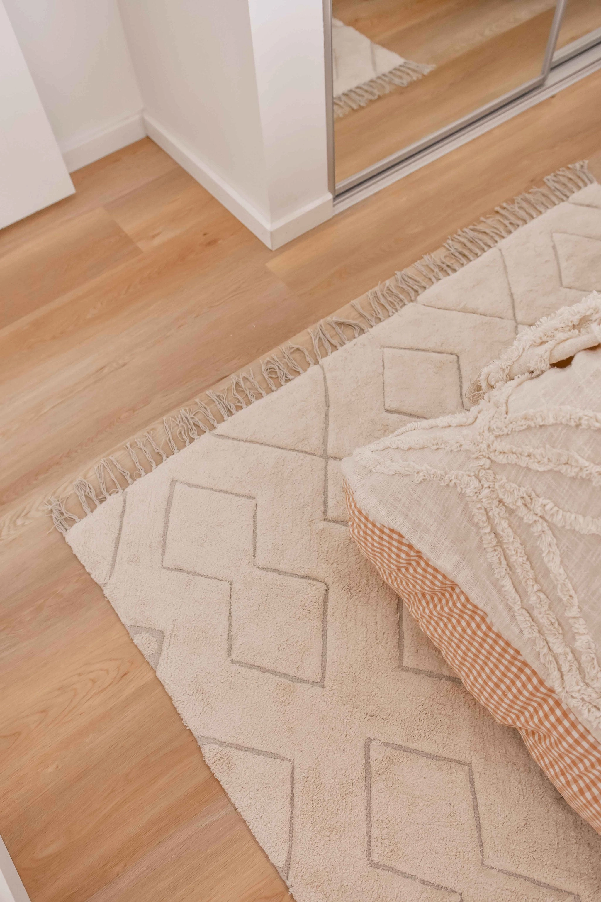 Jahna Cream Beige Diamond Tribal Washable Rug *NO RETURNS UNLESS FAULTY