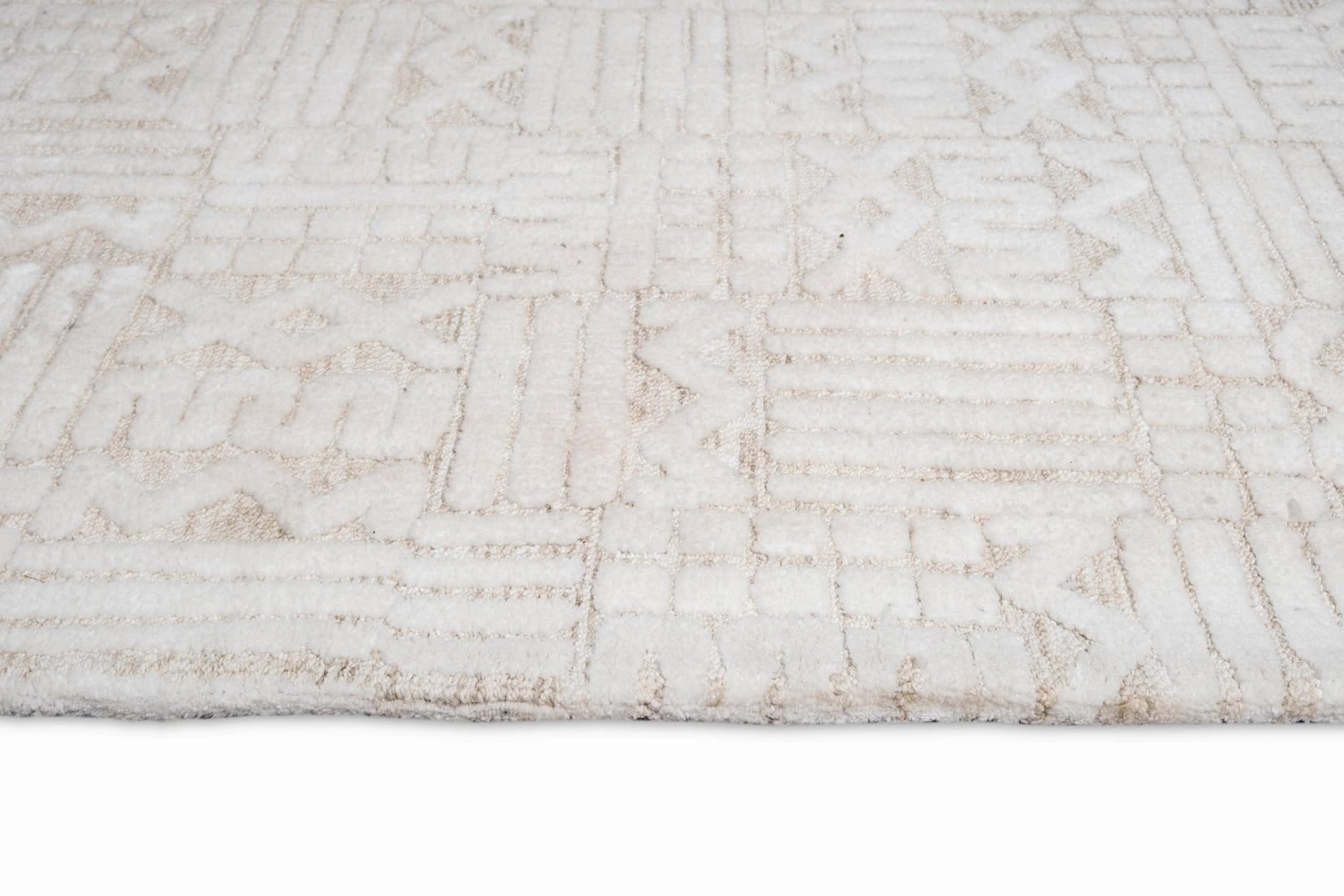 Kalinda Beige and Ivory Geometric Tribal Rug