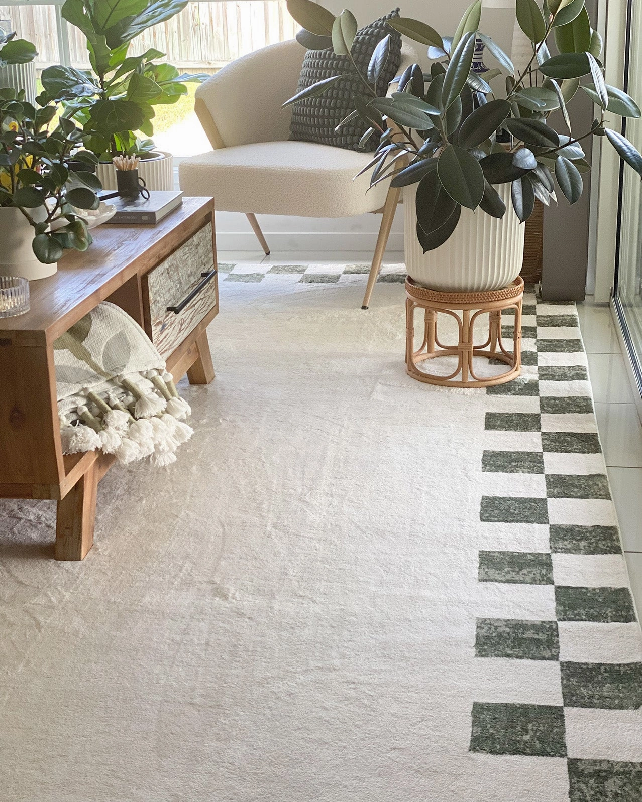 Keava Green Checkered Border Washable Rug