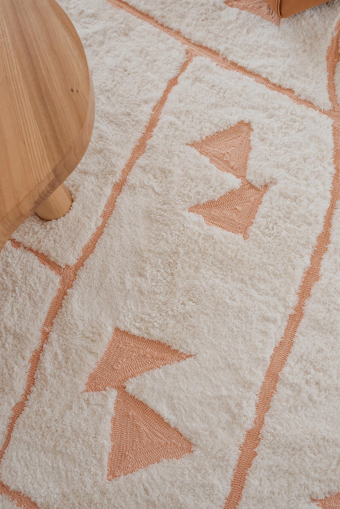 Leesha Cream and Peach Tribal Shag Rug *NO RETURNS UNLESS FAULTY