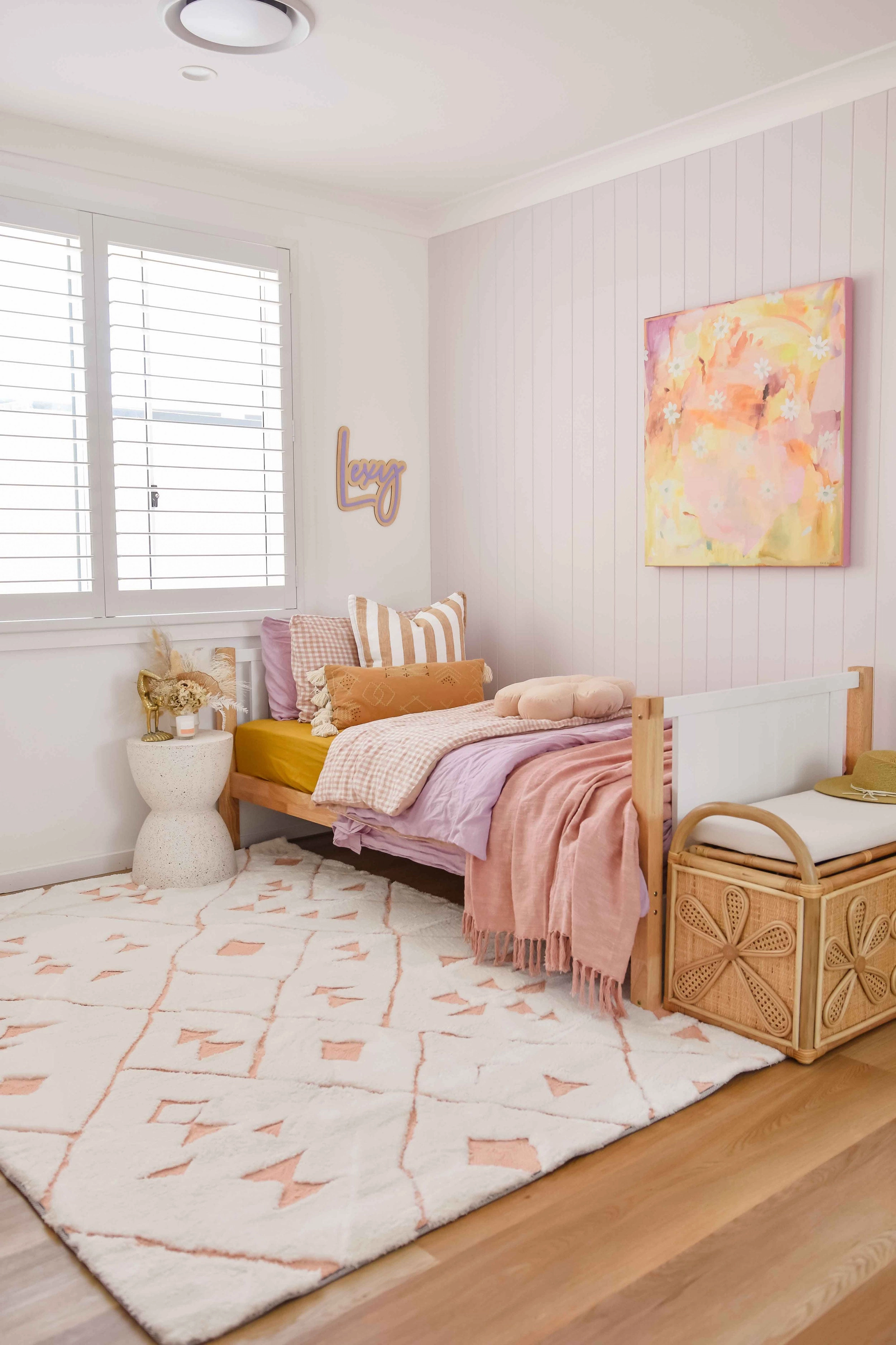 Leesha Cream and Peach Tribal Shag Rug *NO RETURNS UNLESS FAULTY