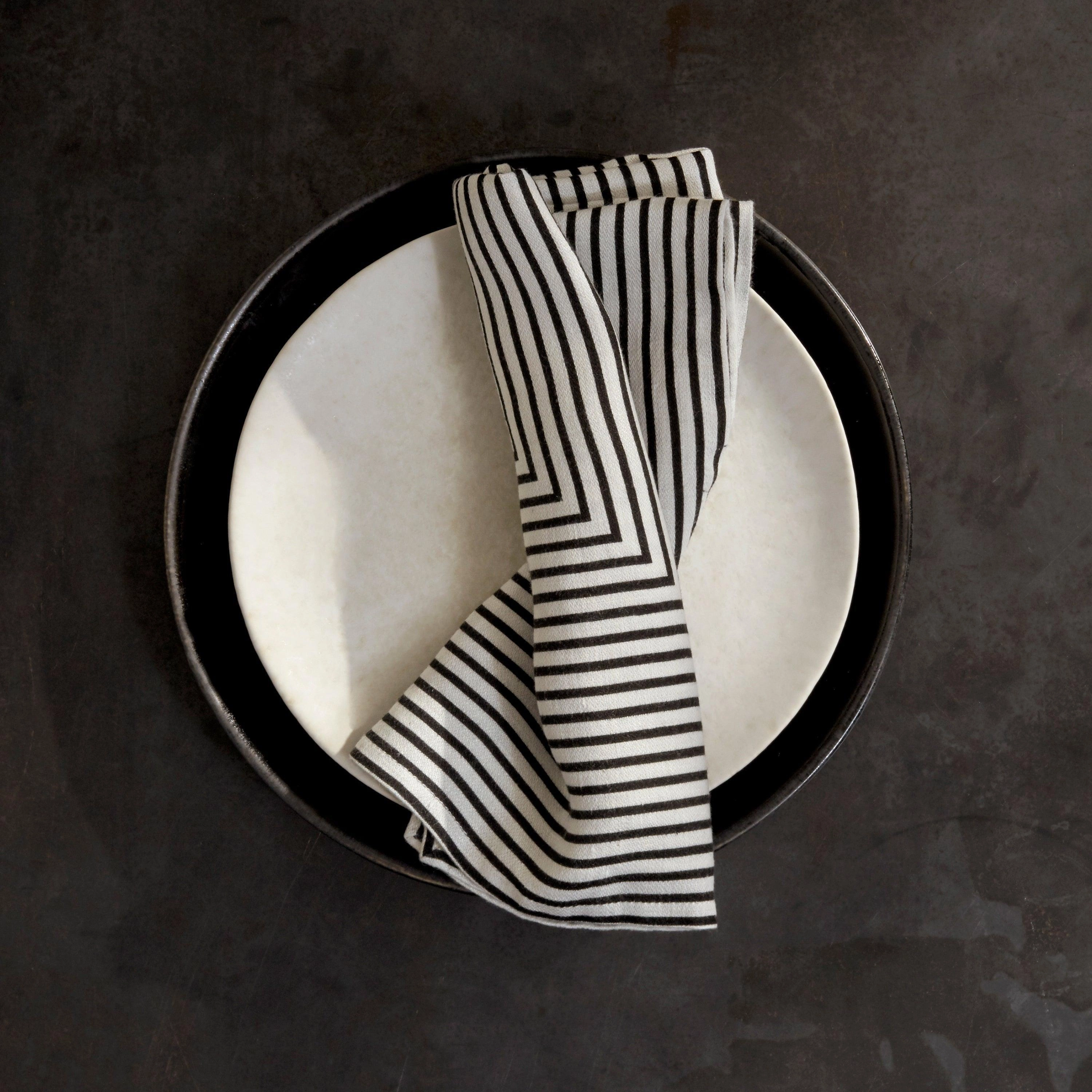 Linen Sateen Concorde Napkins - Black   Ecru (Set of 4)