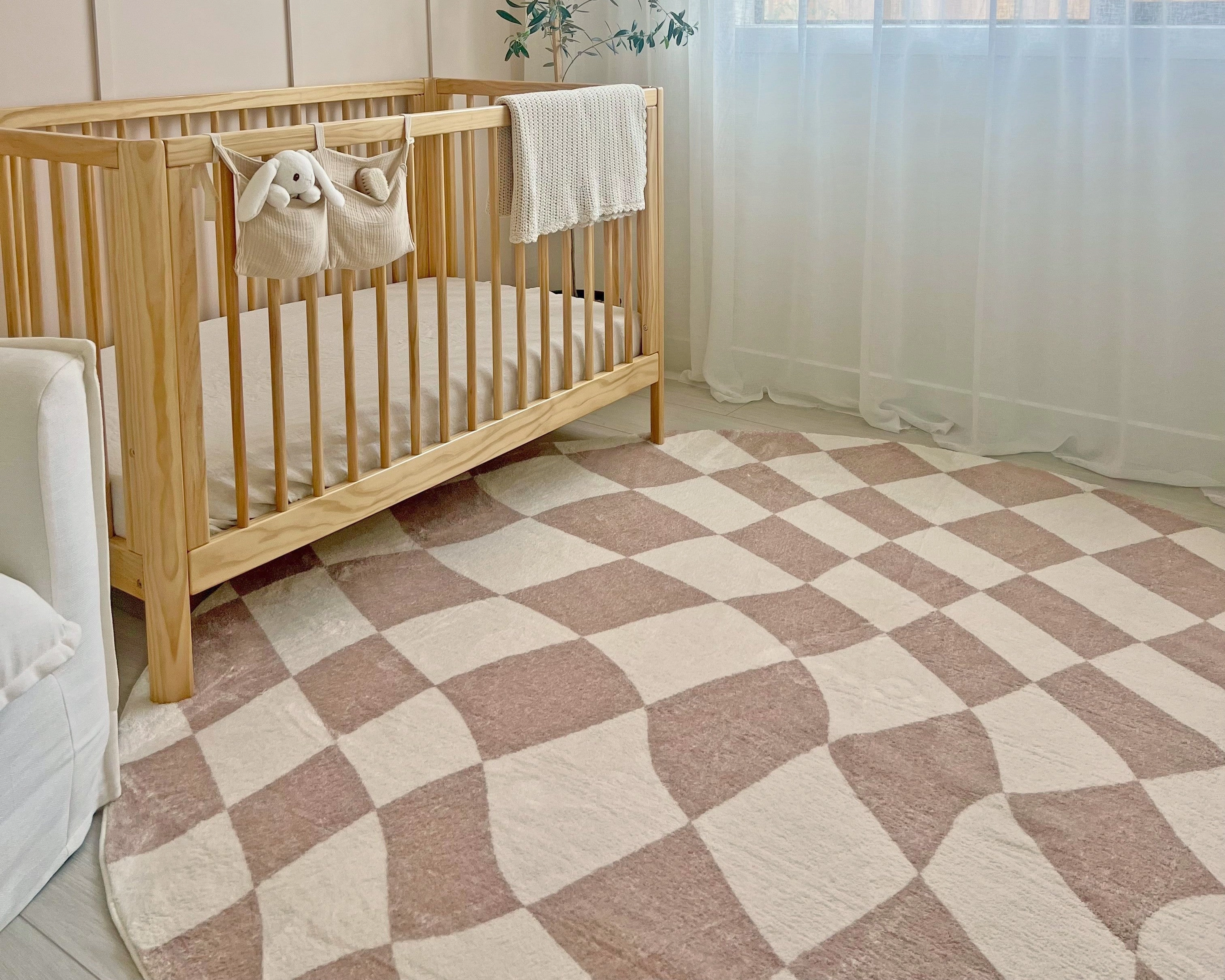 Logan Beige and Ivory Checkered Washable Round Rug
