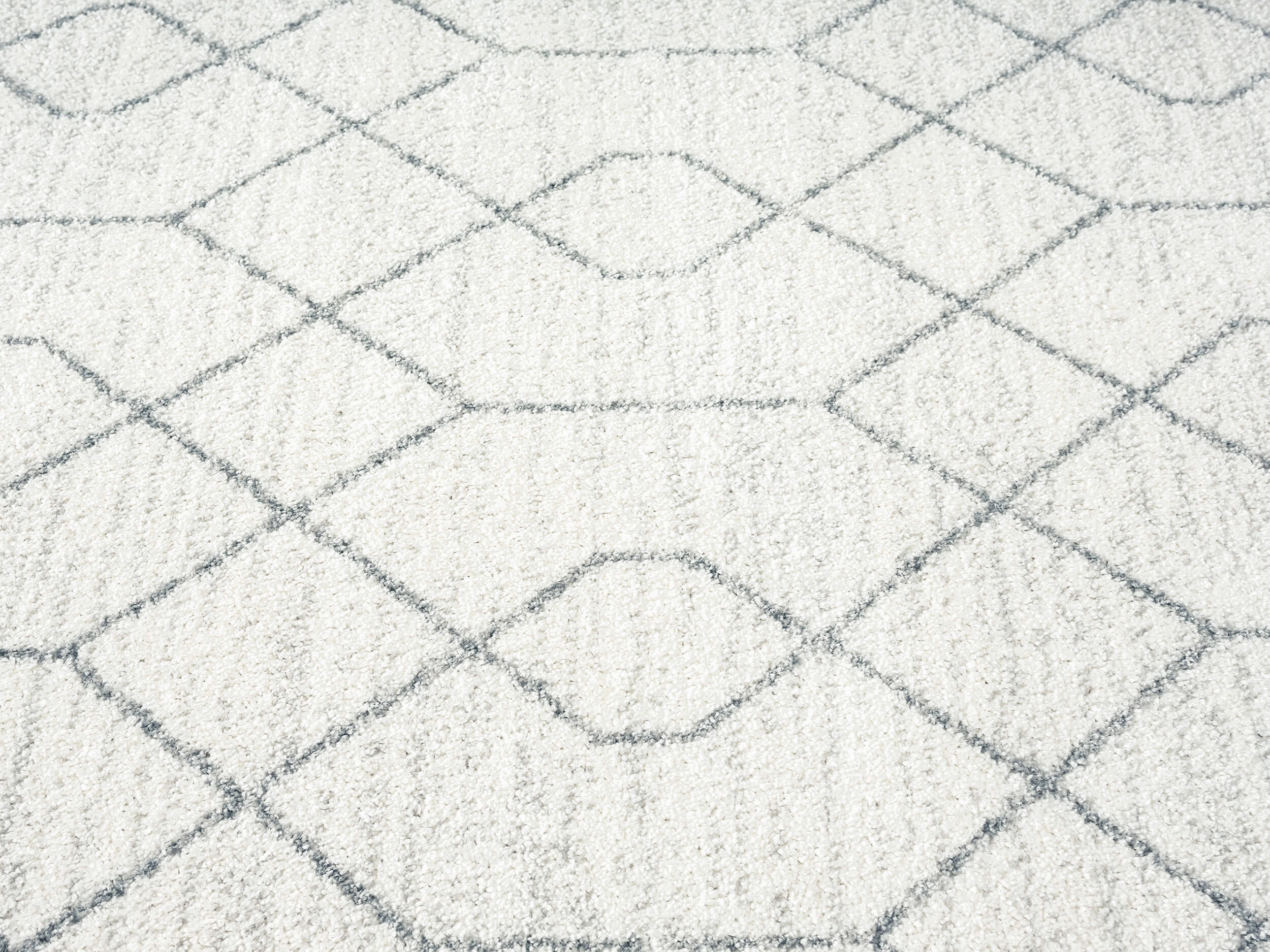 Neda Grey and Ivory Diamond Pattern Rug