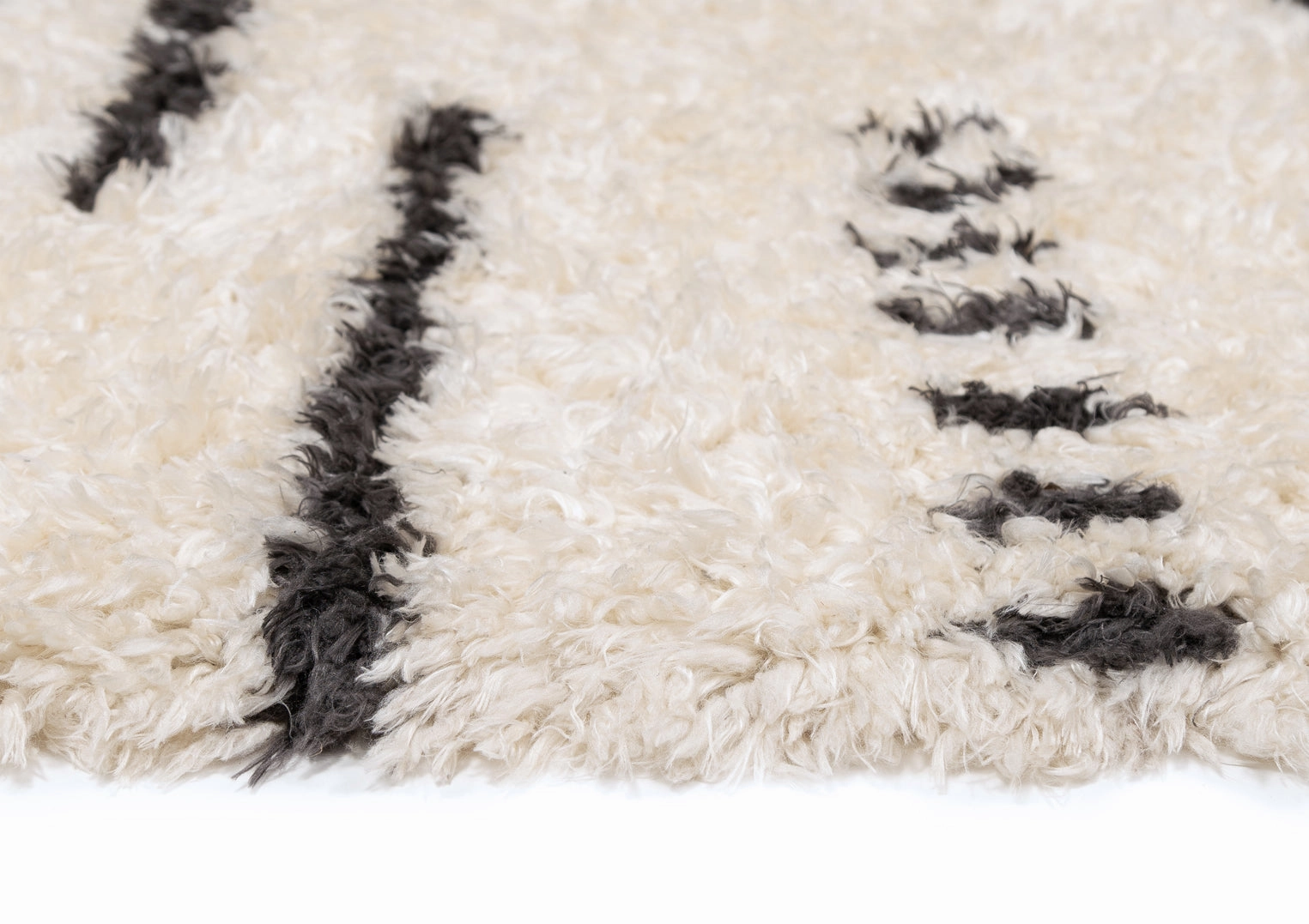 Nidhi Cream & Black Tribal Shag Rug *NO RETURNS UNLESS FAULTY