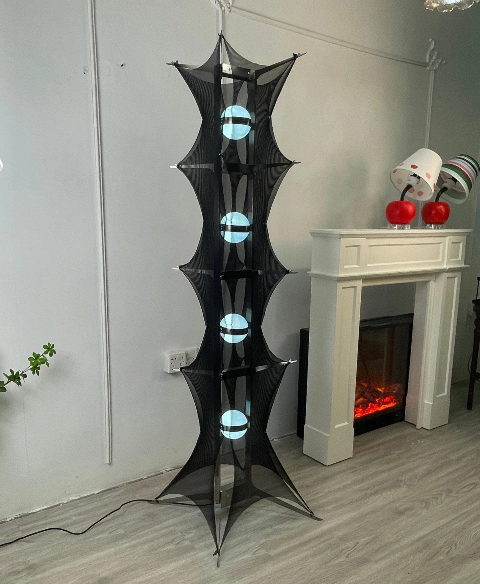 Noir Mesh Tower Floor Lamp
