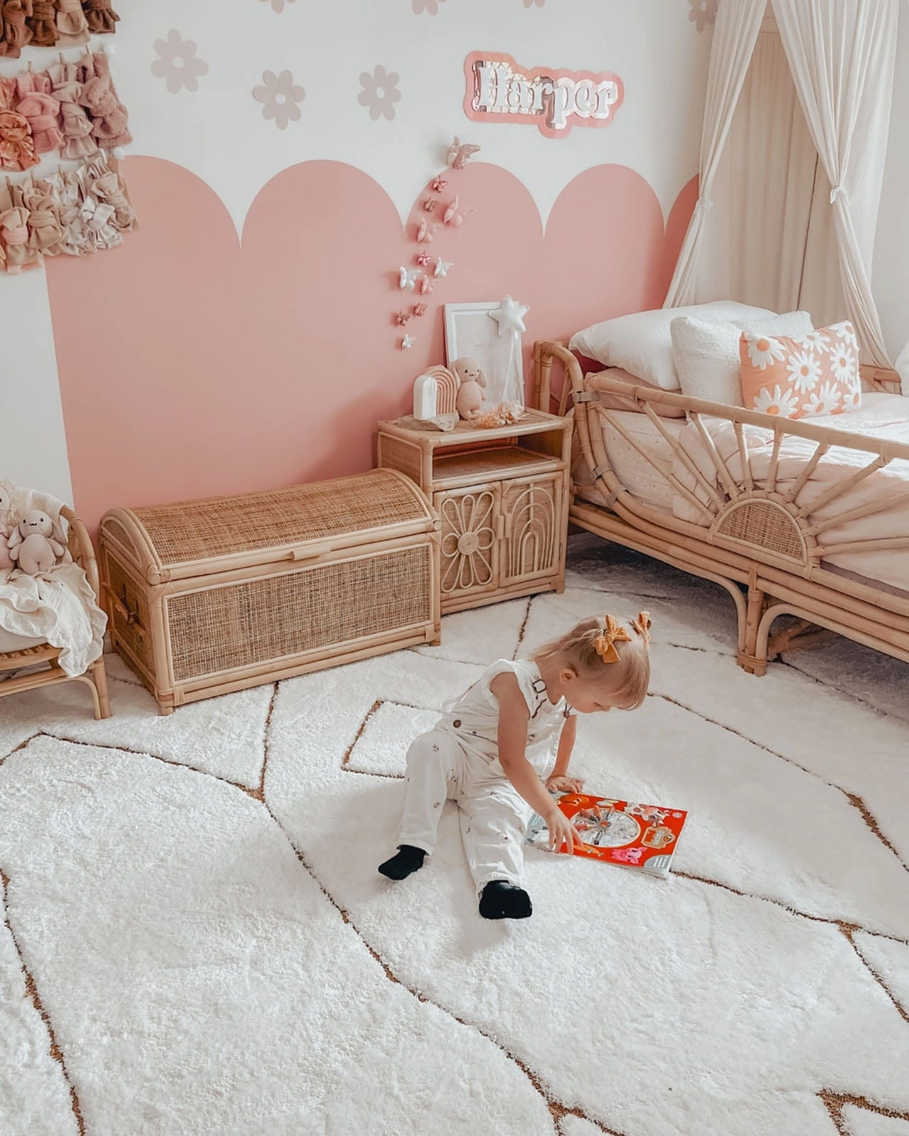 Nyla Cream and Gold Tribal Shag Rug