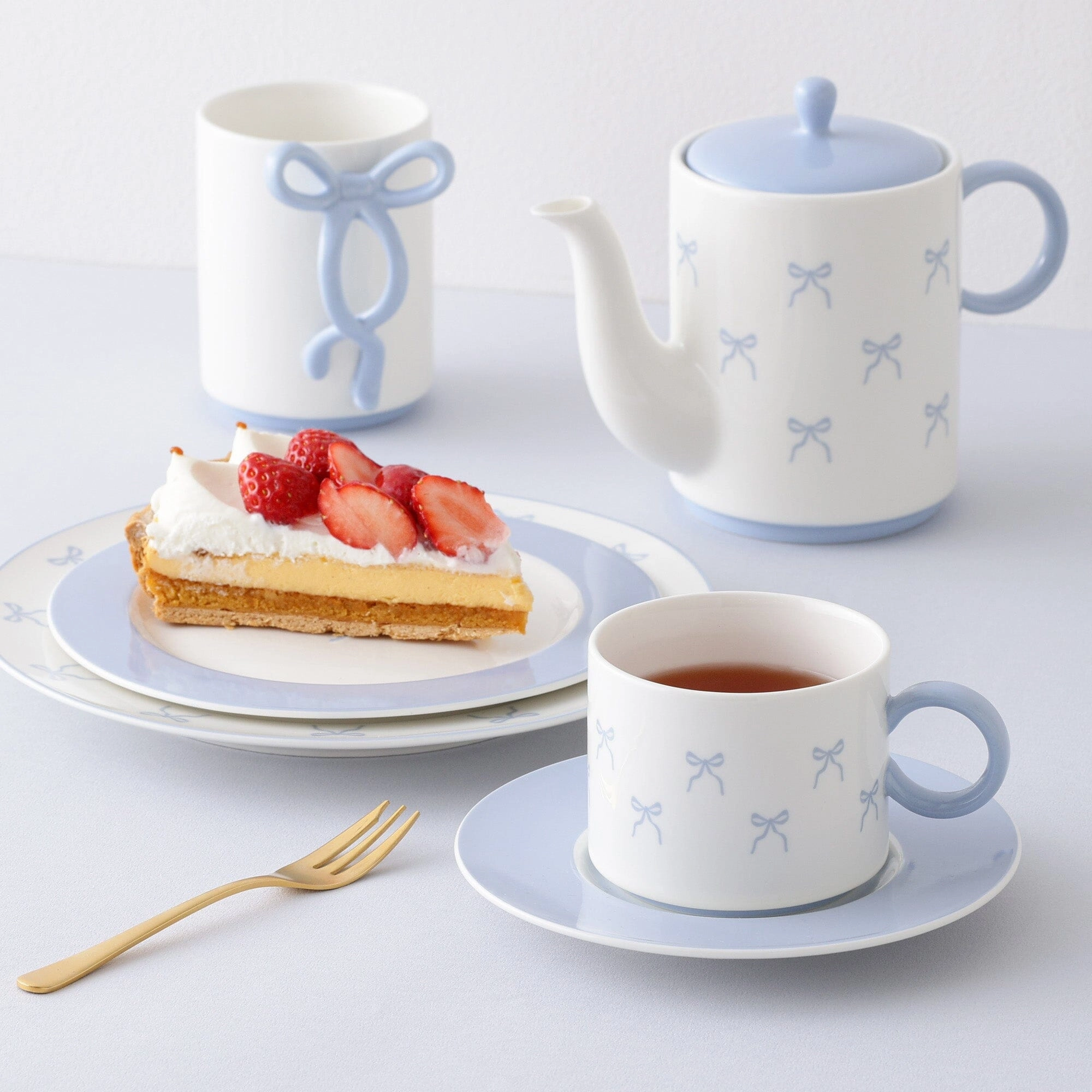 Ribbon Plate Medium Blue