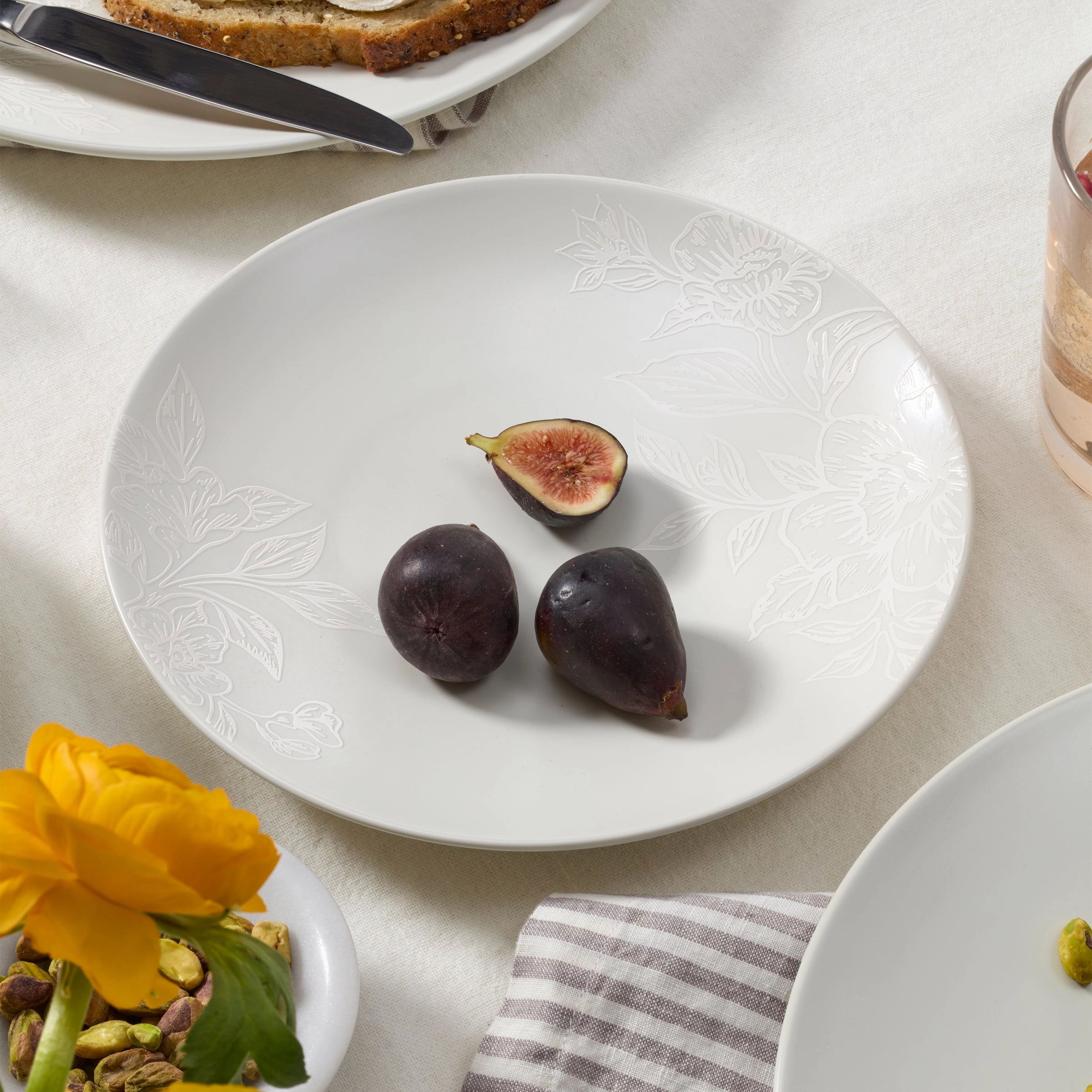 Roseto White 12-Piece Dinnerware Set
