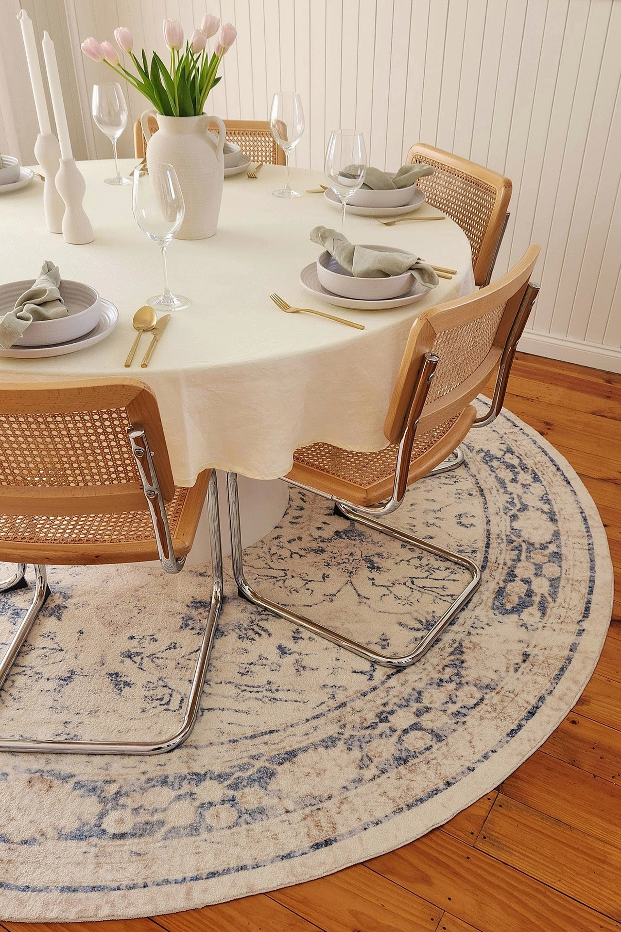 Sarafina Blue and Grey Distressed Washable Round Rug
