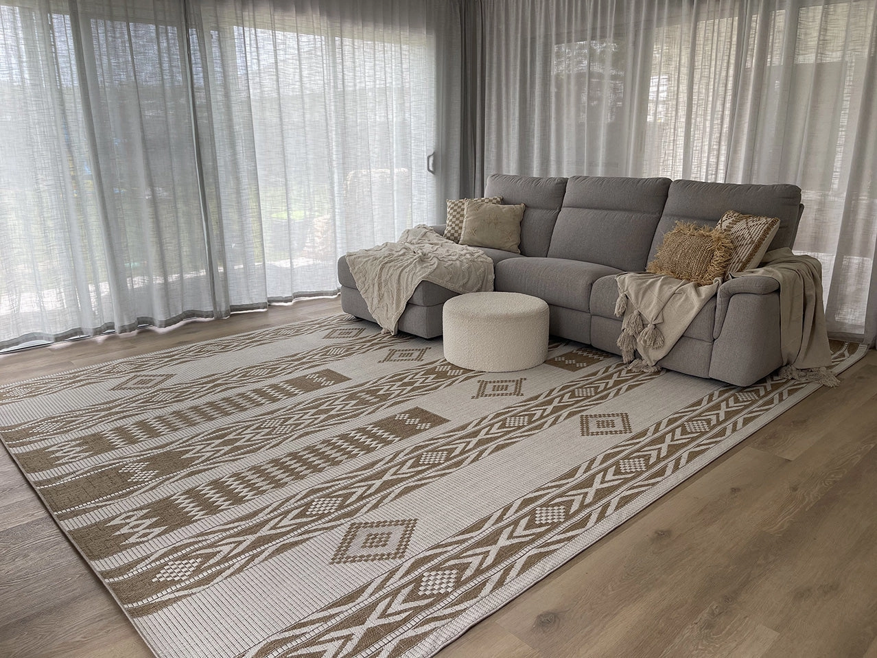 Sitaah Brown and Ivory Tribal Flatweave Indoor Outdoor Rug