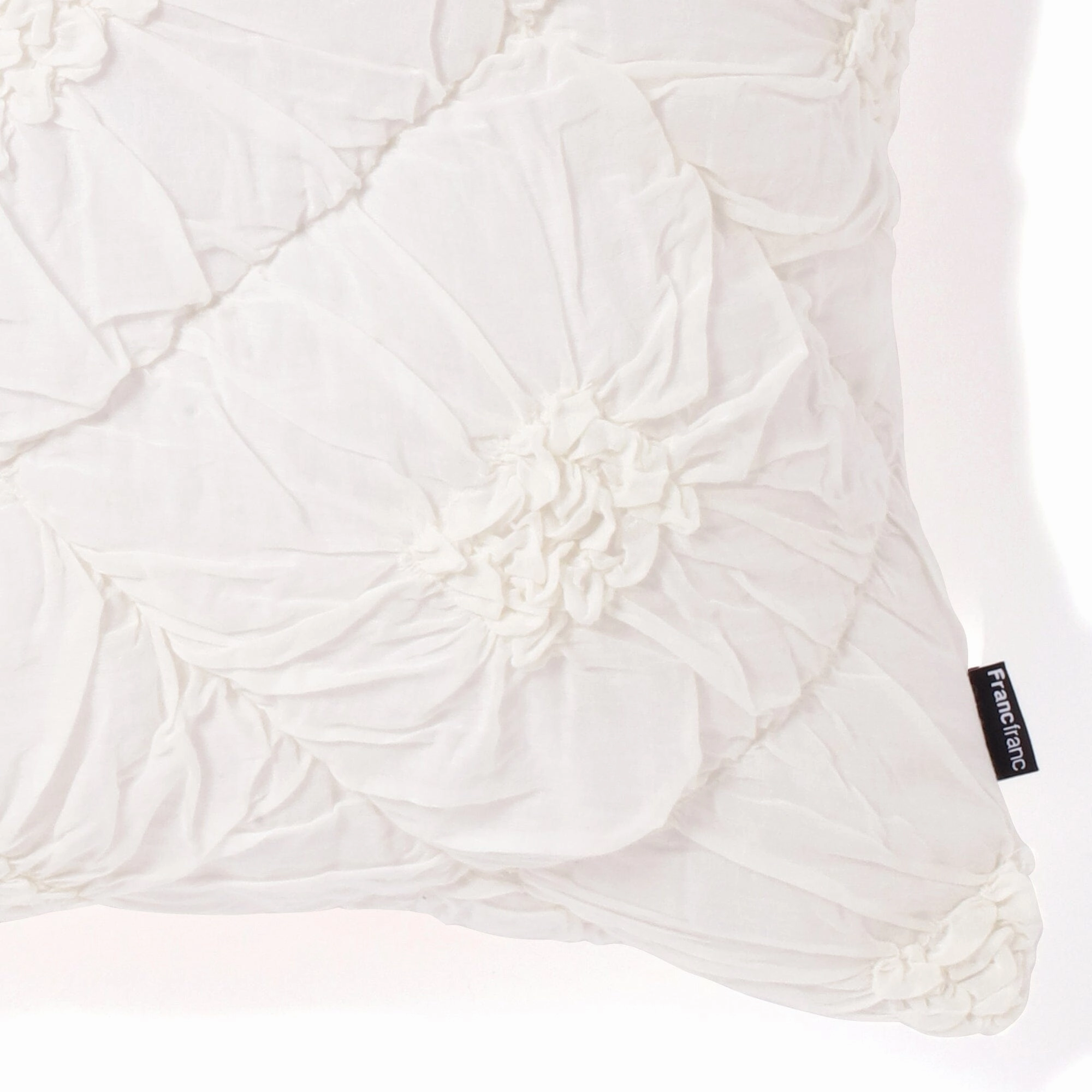 Smocking Flower Cushion Cover 450 X 450 White