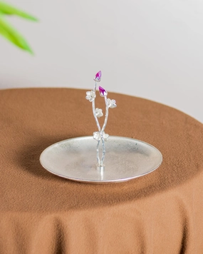 Textured Cake Stand With Tulip Handlemodern kitchen decor ,kitchen dinner set ,dinnerware 