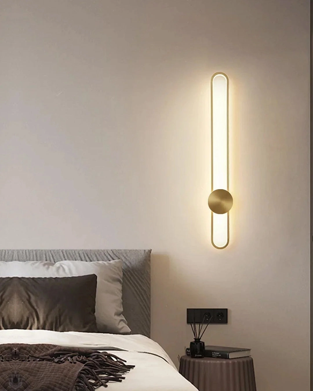 Vertical Oval Wall Light - Gold