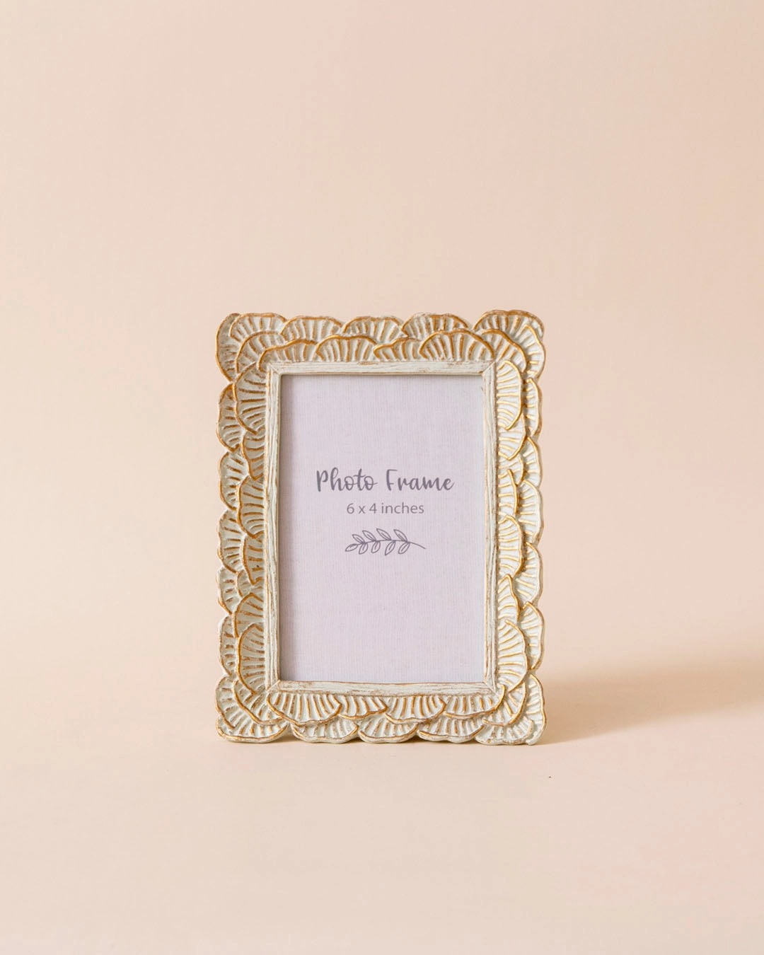 Vintage Scalloped Edge Photo Frame
