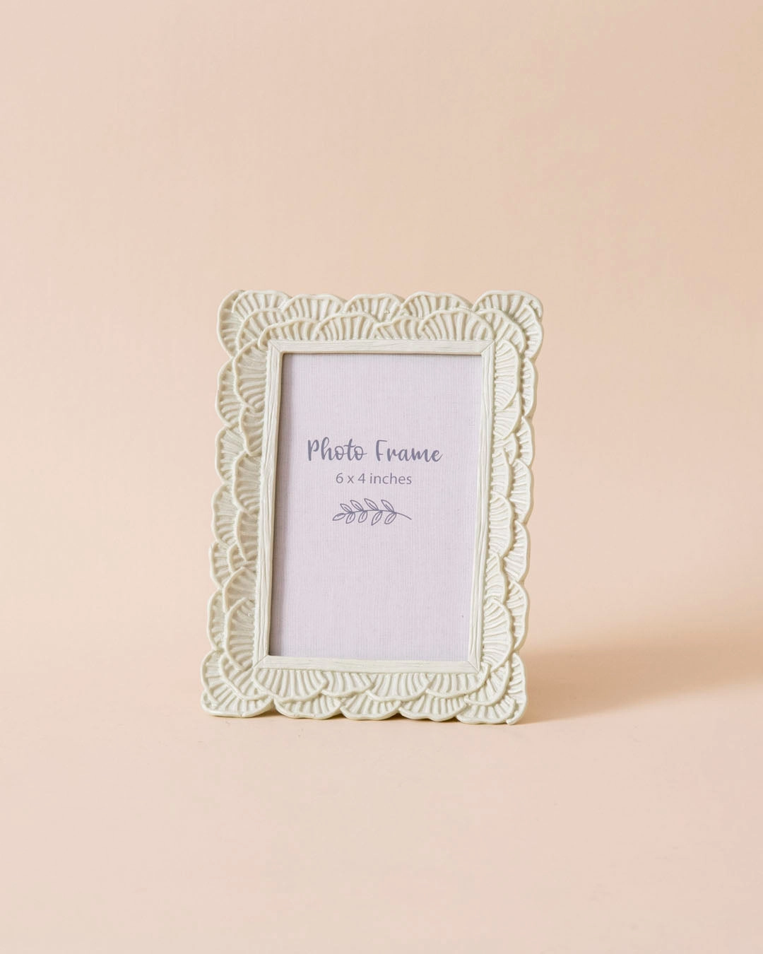 Vintage Scalloped Edge Photo Frame